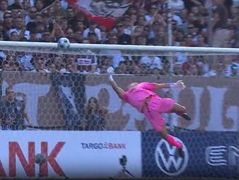 Die Torhüter waren in der 1. Runde des DFB-Pokal omnipräsent. Es gab die Helden, es gab aber auch die Pechvögel, die durch Patzer Aufmerksamkeit erregten.