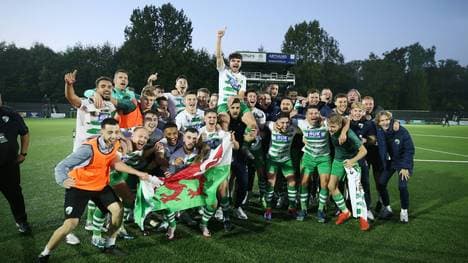 Die New Saints feiern den Gruppenphasen-Einzug  