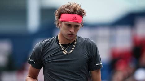 Tennis in Shanghai: Alexander Zverev besiegt Nikolos Basilaschwili, Alexander Zverev freut sich über seinen Achtelfinaleinzug in Shanghai