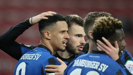 Der HSV schlägt Nürnberg