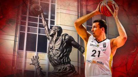 Bei den Chicago Bulls trifft Paul Zipser vor dem United Center auf eine Statue Michael Jordans 