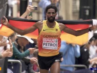 Amanal Petros gewinnt Gold im Marathon bei der Leichtathletik-EM in Birmingham. Der Deutsche erreicht das Ziel in einer starken Zeit von 2:09 Stunden.