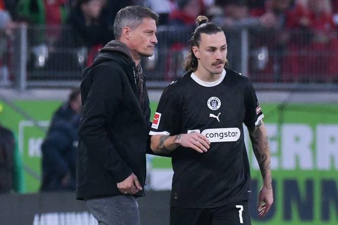 Irvine bei Versammlung im Fokus