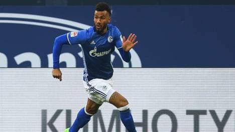 Torjäger Choupo-Moting musste das Training am Mittwoch vorzeitig abbrechen, droht jetzt gegen die Bayern auszufallen