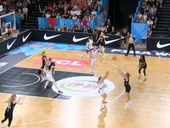 Im dritten Gruppenspiel vor heimischer Kulisse in Hamburg betreiben die deutschen Basketballerinnen bei der EM Wiedergutmachung für die Niederlage gegen Spanien. Mit dem Sieg gegen Großbritannien gelingt der Einzug ins Viertelfinale. 