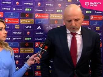 Sasa Obradovic, Trainer von Roter Stern Belgrad, verliert das Derby gegen den Erzrivalen in der EuroLeague. Nach einem Satz verlässt er hinterher das Interview.
