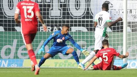 MOENCHENGLADBACH, GERMANY - SEPTEMBER 22: Marcus Thuram of Moenchengladbach (2nd R) scores the first goal during the Bundesliga match between Borussia Moenchengladbach and Fortuna Duesseldorf at Borussia-Park on September 22, 2019 in Moenchengladbach, Germany. (Photo by Christof Koepsel/Bongarts/Getty Images)