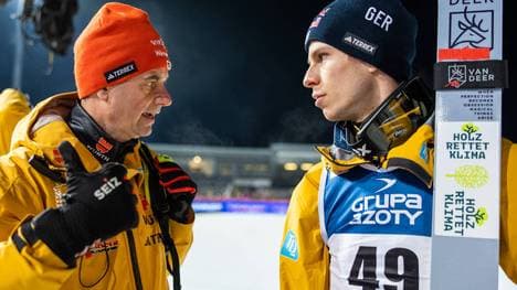 Der noch amtierende Skisprung-Bundestrainer Stefan Horngacher (l.) mit Andreas Wellinger