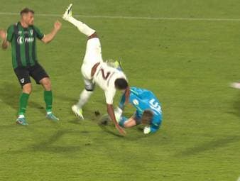 Der FC Bayern erlebt bei Preußen Münster einen ungewöhnlichen Pokal-Abend. Der Rekordmeister spielt mit ungewollter Innenverteidigung und muss sich mit Tennisbällen herumschlagen. Serge Gnabry wird verletzt ausgewechselt.