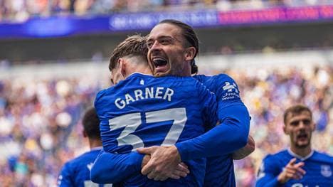 Jack Grealish (r.) legte beide Treffer des FC Everton auf