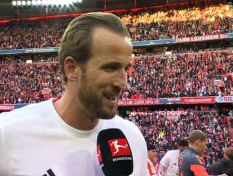 Im Trio mit Luis Diaz und Michael Olise war Harry Kane entscheidend am 35. Meistertitel der Bayern beteiligt. Der Engländer schwärmt anschließend in höchsten Tönen von seinen Mitspielern.