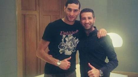 Der Belgier Marouane Fellaini (l.) spielt für Manchester United