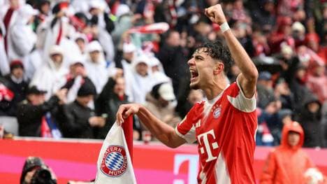 Aleksandar Pavlovic nach seinem Treffer gegen Frankfurt