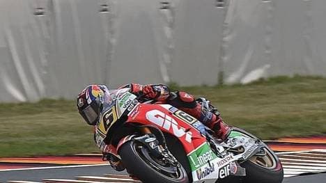 Stefan Bradl beim Streckentest: Die mobilen Kerbs sind gut zu erkennen