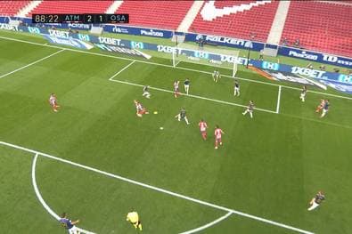 Schon eine Hand am Pokal: Suárez lässt Atletico beben