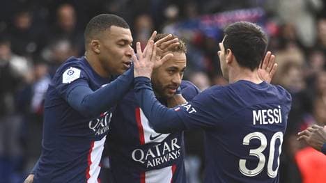 Für Neymar (Mitte) und Kylian Mbappé (links) legte PSG Rekordsummen auf den Tisch
