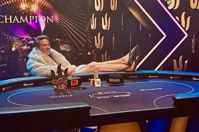 Alex Foxen gewinnt Super Highroller Bracelet - Holz Dritter