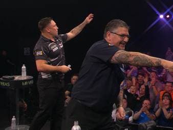 Gary Anderson zieht in beeindruckender Manier ins Viertelfinale des Grand Slam ein. Wie zu seinen besten Zeiten bezwingt er Gerwyn Price im Kracher-Duell.