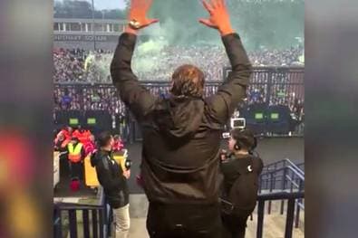 Leeds rastet mit Fans aus - und Farke mittendrin