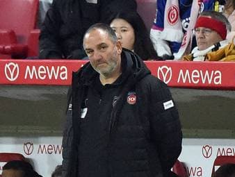 Im Interview spricht Marvin Pieringer über Trainer Frank Schmidt und macht deutlich, dass er nie daran gezweifelt hat, dass Schmidt auch in der kommenden Saison beim an der Seitenlinie stehen wird.