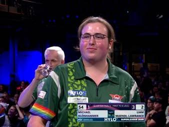 Eigentlich wollte Liam Maendl-Lawrance seine Ausgangsposition verbessern. Doch ein Fehler schickt den 21-Jährigen ins Madhouse, worüber er selbst nur schmunzeln kann.