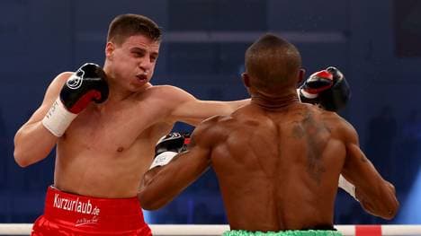 Tyron Zeuge (l.) und Isaac Ekpo trafen bereits im März 2017 aufeinander