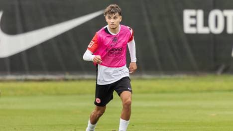 Can Uzun bei seinem ersten Eintracht-Training