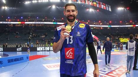  Nikola Karabatic mit der Siegermedaille 