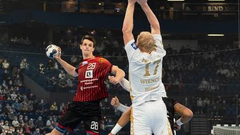 Vardar Skopje (Filip Taleski, l.) darf nicht im Europapokal starten