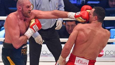 Tyson Fury (l.) fiel vor und während des Kampfes gegen Wladimir Klitschko mit Provokationen auf