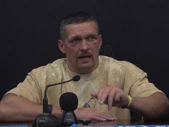 Oleksandr Usyk hat sich gegen Tyson Fury zum Schwergewichts-Champion gekürt. Der Ukrainer erzählte in der Pressekonferenz, dass er sämtliche Geburtstage seiner Familie für den Kampf verpasste.