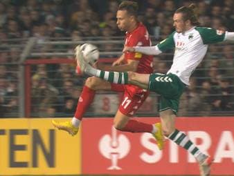 Regionalliga-Nord-Tabellenführer Lübeck, zuvor in 23 Pflichtspielen seit April ungeschlagen, zieht gegen den Bundesligisten Mainz den kürzeren. Nach dem Seitenwechsel provozierten Gästefans mit einem Pyro-Feuerwerk eine mehrminütige Spielunterbrechung.