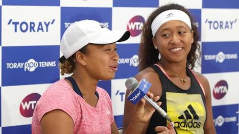 Mari Osaka (l.) hat mit ihrem Post die Kritik an ihrer Schwester Naomi Osaka eher anwachsen lassen