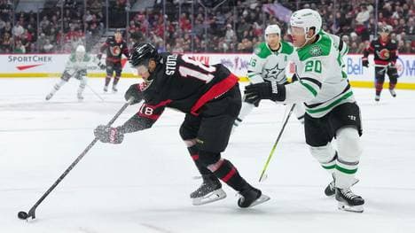 Stützle (l.) legte einen Treffer auf