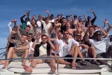 Irre Schalke-Party geht auf Ibiza weiter