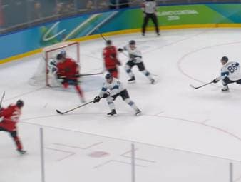 Das Eishockey-Halbfinale zwischen Titelverteidiger Finnland und Topfavorit Kanada bietet echten Nervenkitzel. Erst eine sensationelle Aufholjagd liefert den ersten Finalisten.