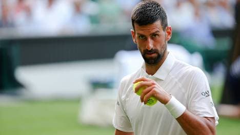Novak Djokovic kämpft in Wimbledon um den Einzug in Runde drei