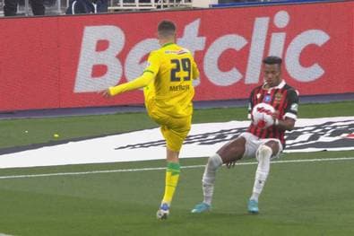 Hand oder nicht? Diese Szene kostet Dante den Coupe de France