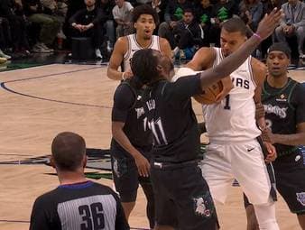 Aufreger in den NBA Playoffs. Spurs-Superstar Victor Wembanyama sorgt mit einem Ellenbogenschlag für einen Eklat gegen die Minnesota Timberwolves.