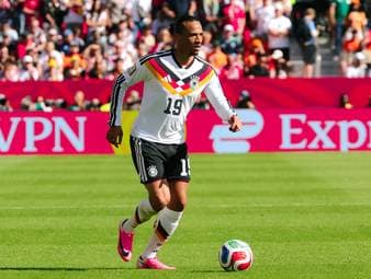 Die Personalie Leroy Sané bewegt auch nach dem zweiten deutschen WM-Auftritt. SPORT1-Chefreporter Stefan Kumberger diskutiert, ob der Flügelspieler zu Unrecht in eine Schublade gesteckt wird.