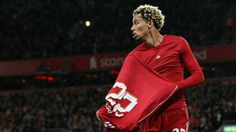 Rot wegen Trikotjubels: Hugo Ekitiké 