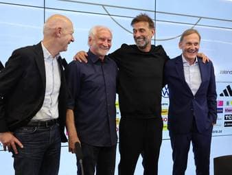 Jürgen Klopp spricht bei seiner Vorstellung über Rudi Völler und lobt diesen in höchsten Tönen. Gerade in der Anfangszeit werde dieser ein wichtiger Ansprechpartner für den neuen Bundestrainer sein.