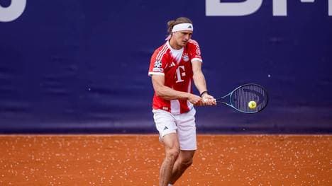 Alexander Zverev scheut nicht seine Zuneigung zum FC Bayern zu zeigen, wie hier beim BMW Open 2026 in München