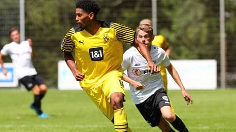 Kamal Bafounta darf sich aktuell im BVB-Profitraining beweisen