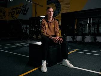 Das Hin und Her um eine Vertragsverlängerung von Nico Schlotterbeck beim BVB hat nun ein Ende. Hier verkünden die Schwarz-Gelben die vollzogene Verlängerung. 