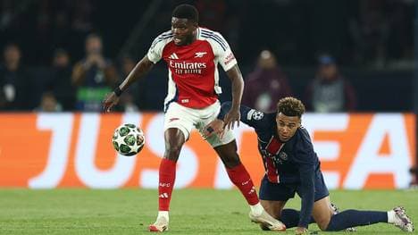 Thomas Partey (l.) muss sich vor Gericht verantworten