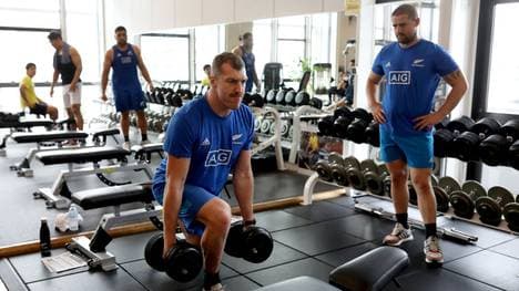 Training im Fitnessstudio hält fit