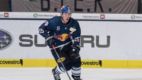 Jason Jaffray nutzt ein Powerplay des EHC Red Bull München zur Führung