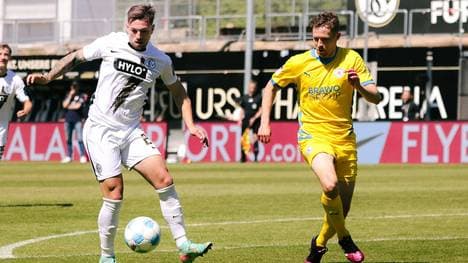 Luca Schnellbacher (weiß) im Spiel gegen Braunschweig