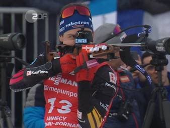 Bei der Verfolgung in Le Grand Bornand dominieren einmal mehr die Norweger. Das Podest wird in einem Sprint-Finish entschieden, die Deutschen bringen sich derweil selbst um die Top-Plätze. 